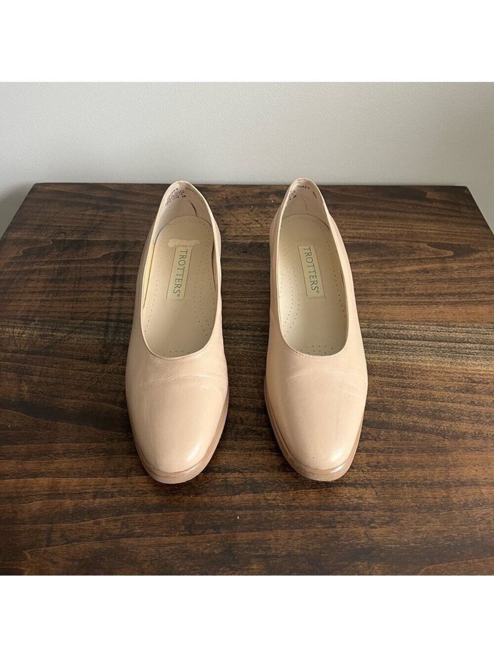 Trotters Tracy Leather Pumps, Size 8N, Colour Beige.